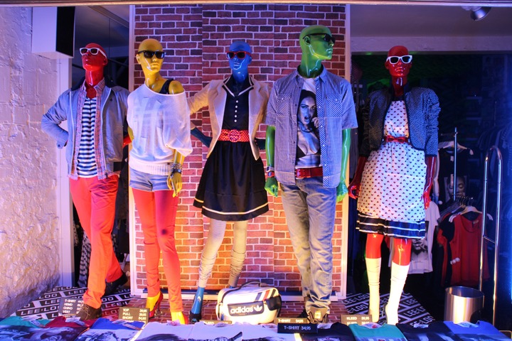 group-window-color-fashion-clothing-performance-art-1114000-pxhere.com